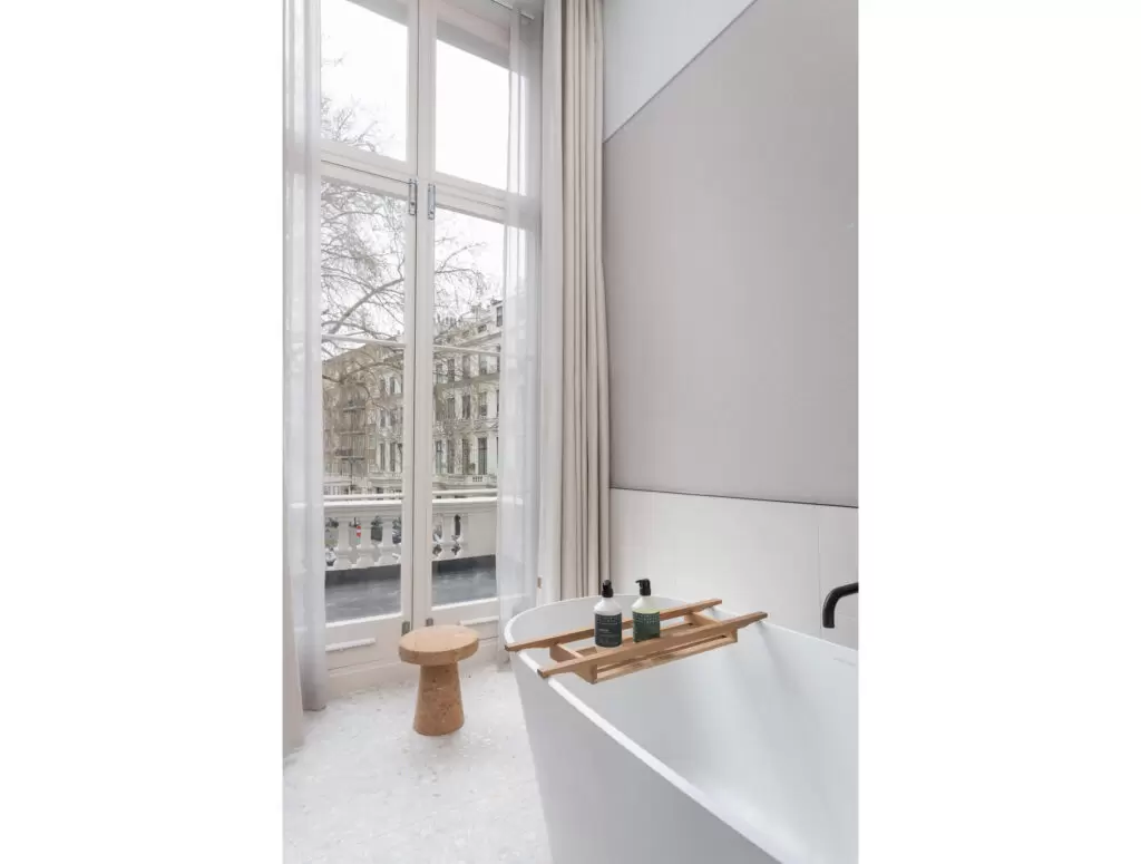 inhabit hotel bathroom with view of london on balcony